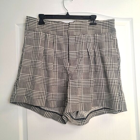 Torrid Wide Leg Studio Crepe Short NWT - Picture 1 of 7